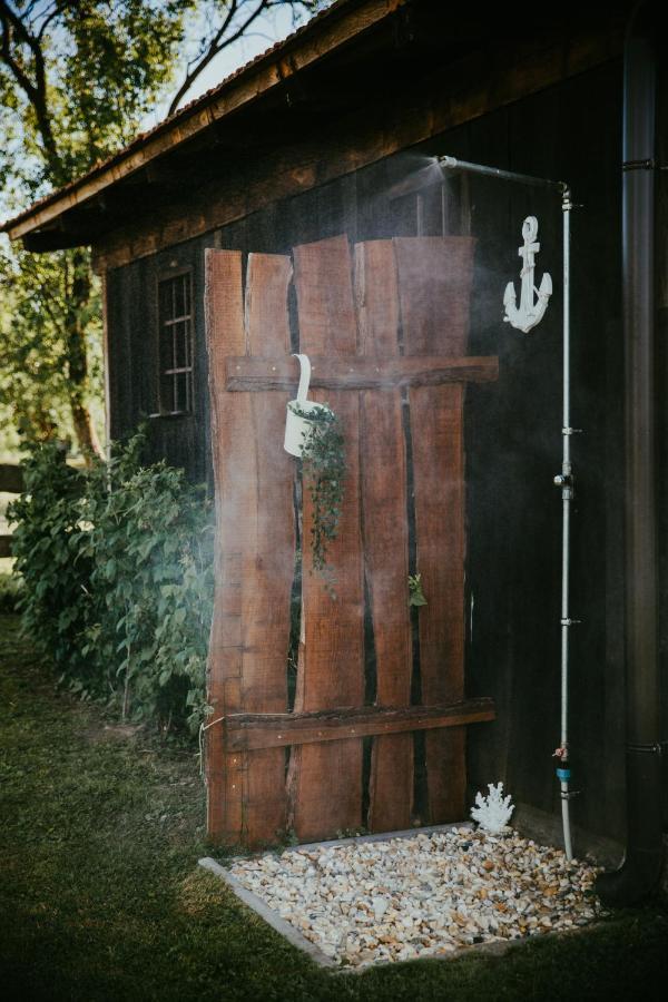 ホテル Treehouse Drevesna Hiska Strkovo Gnezdo Ranc Jures リュトメル エクステリア 写真