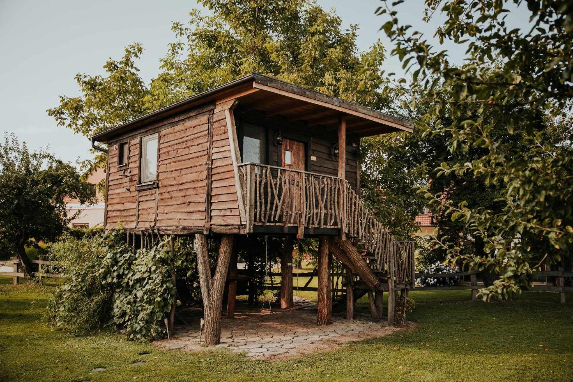 ホテル Treehouse Drevesna Hiska Strkovo Gnezdo Ranc Jures リュトメル エクステリア 写真